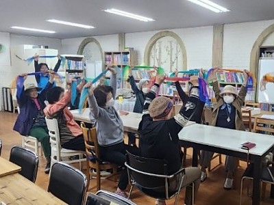 예수소망교회(담임 박영훈 목사)부설 운암 들꽃 작은도서관 경로잔치