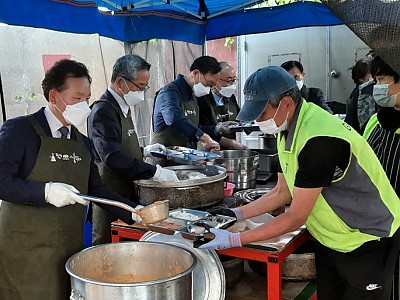 “샬롬나비, 영등포역 광야교회 배식 봉사”