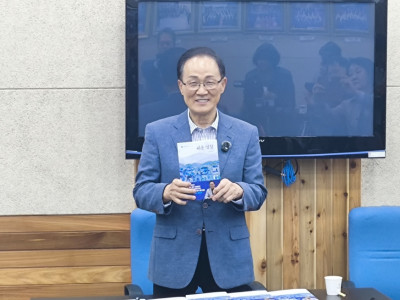 이춘복 목사 “은혜를 갚는 은퇴”… 신간 ‘쉬운 성장’ 출간 기자회견
